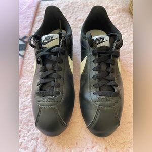 Nike Cortez Basic Leather Women’s Size 7.5 Black White 807471-010 no box